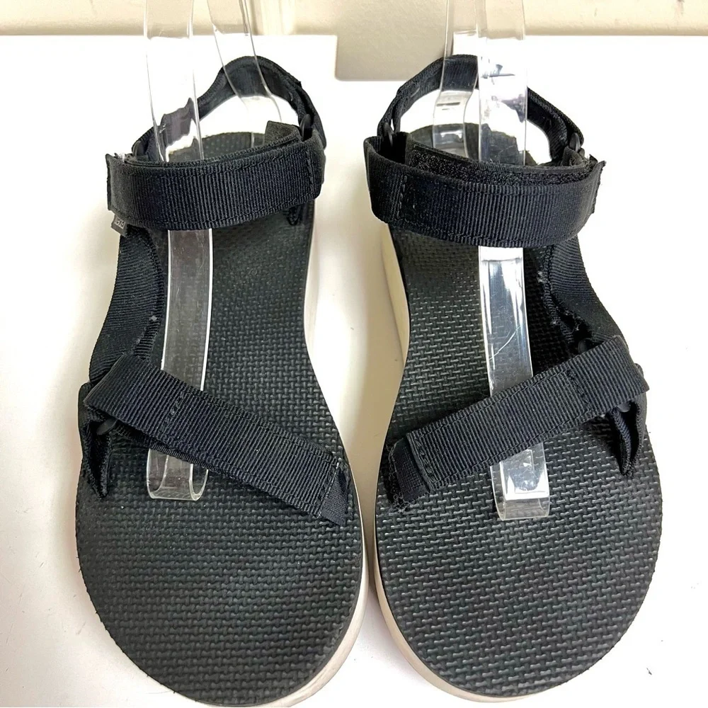 TEVA Flatform Universal sandals in Black womens size 10M Hiking comfy.